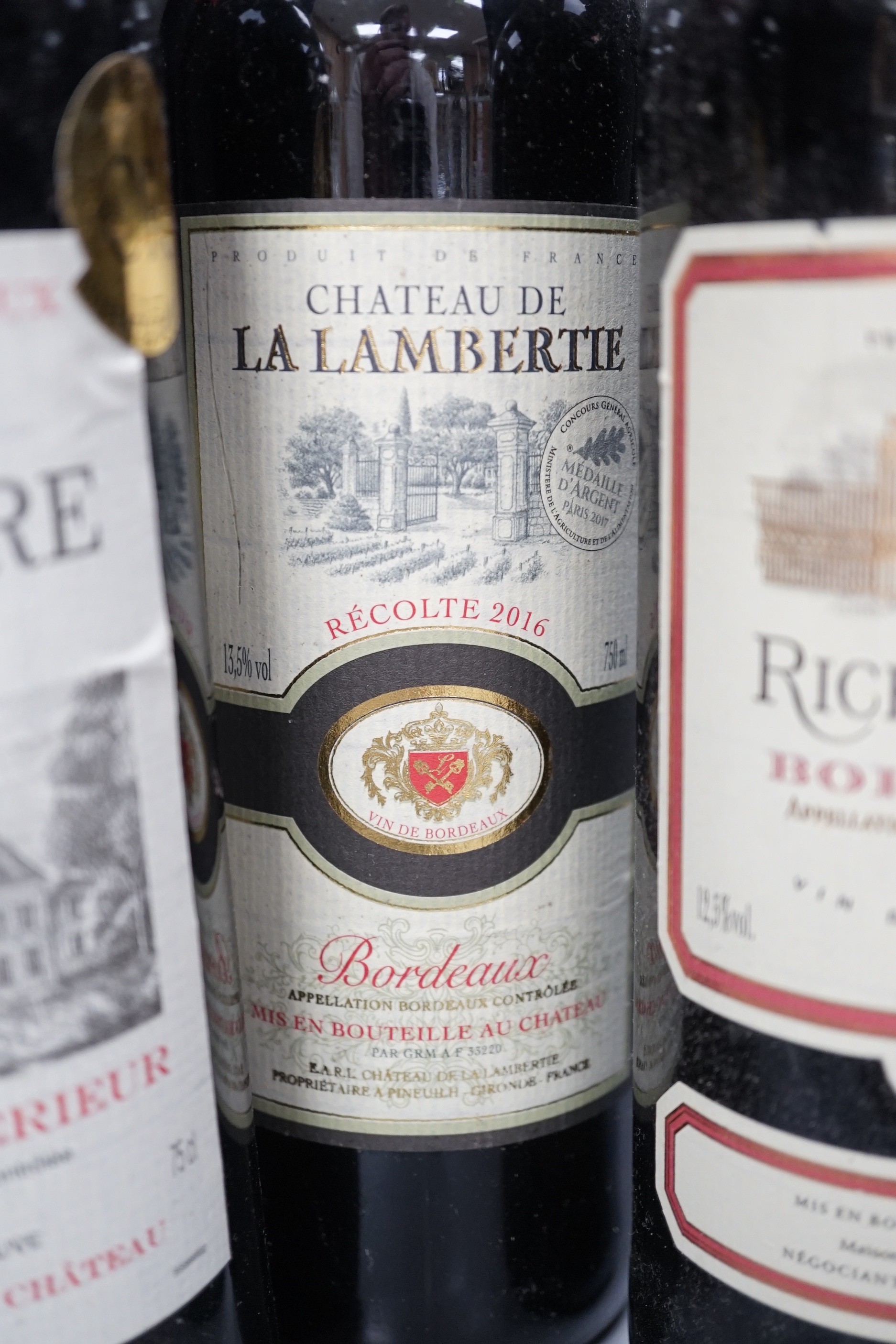 6 bottles of wine including 2 bottles of Chateau L’Ombriere 2017, 2 bottles of Richaumont Bordeaux 2018, 1 bottle of Chateau De La Lambertie 2016 and 1 bottle of Macon 2019